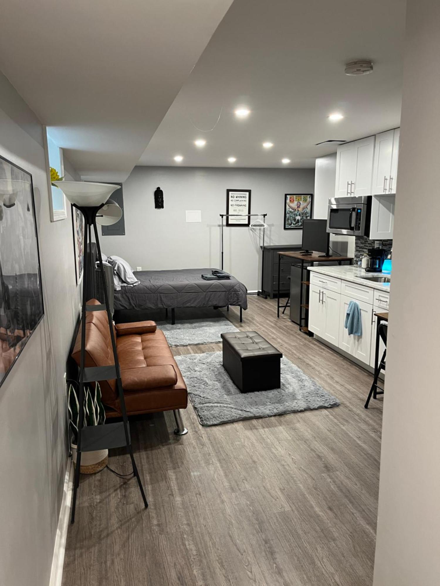 Urban Retreat Basement Studio Only Two Blocks From Metro! Off Street Parking! Washington Exterior photo